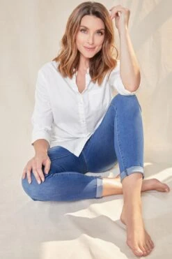 Women's WannaBettaButt 2-Button Cuffed Jean