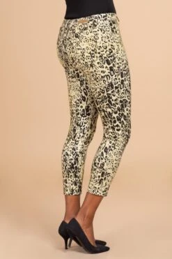 Women's Mid Rise Animal Print Ankle Jean -Wana Fashion Shop 1002195 043 2