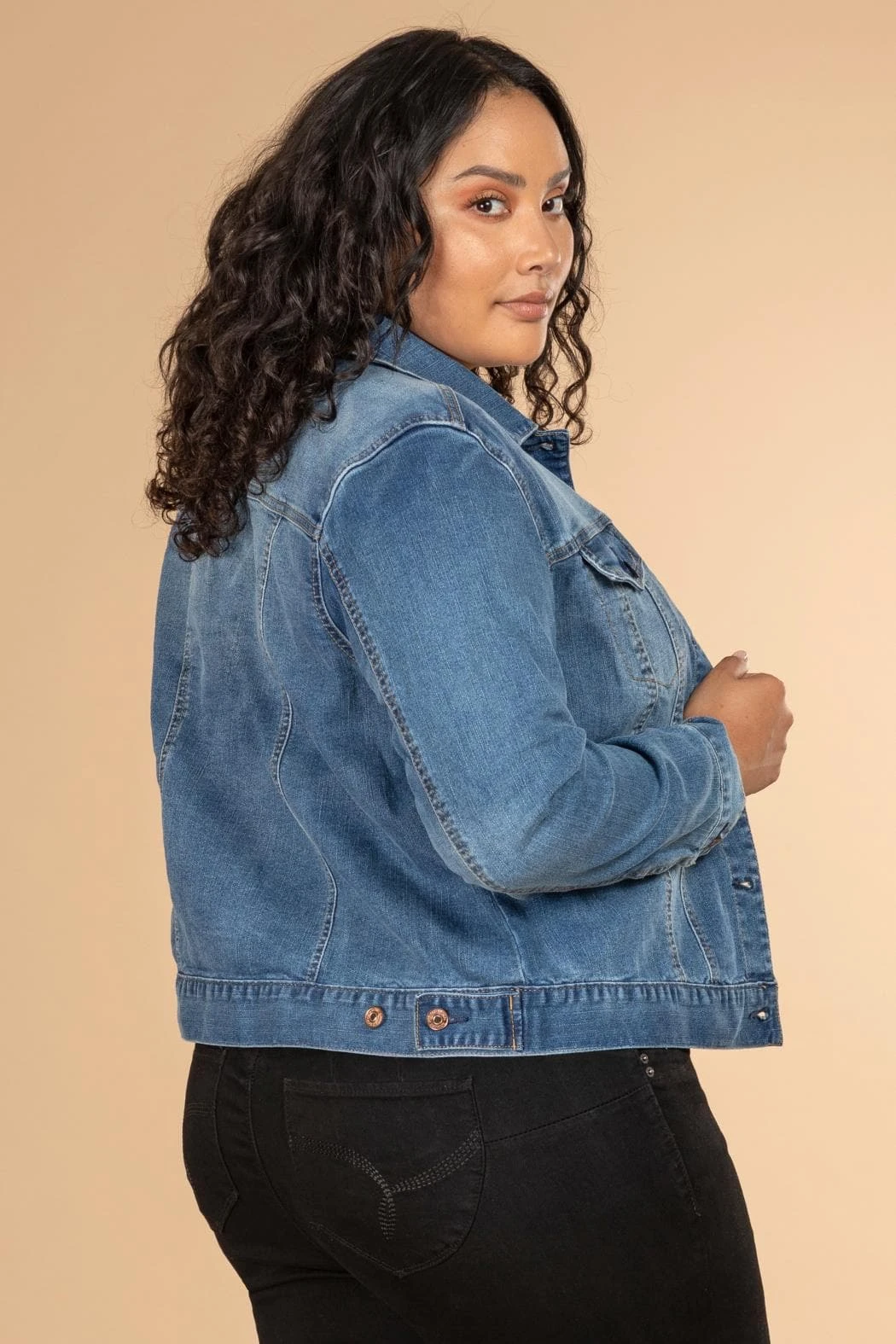 Women's Plus Size Cropped Denim Jacket 6 Women's Plus Size Cropped Denim Jacket - Image 4