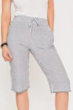 Women's Petite Linen Capri With Fray Hem -Wana Fashion Shop 1008950 646 3 d69807a0 eedf 43d0 8992 de333a53e741