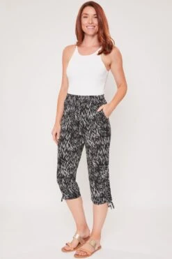 Women's Lifestyle High Rise Cropped Capri With Ruched Hem