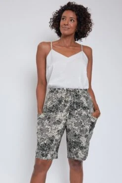 Women's Elastic Waist Bermuda With Patch Pockets -Wana Fashion Shop 1009069 675 0