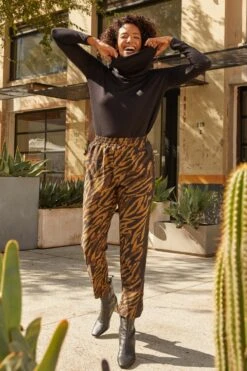 Women's Straight Leg Jogger 27 Women's Straight Leg Jogger -Wana Fashion Shop 1009095 276 2 a554ae02 c152 4fa0 b804 045f1fa96a04