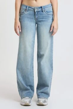 Women's Luxe Low Rise WannaBettaButt Wide Leg Jeans 23 Women's Luxe Low Rise WannaBettaButt Wide Leg Jeans -Wana Fashion Shop P183637 3021R 2