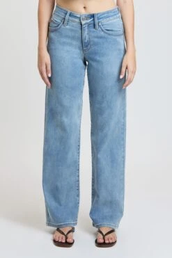 Women's Luxe High Rise WannaBettaButt Straight Leg Jeans -Wana Fashion Shop P185837 37C 2