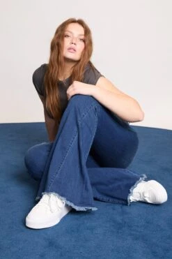 Women's Savannah Extreme Fit & Flare Jeans 33 Women's Savannah Extreme Fit & Flare Jeans -Wana Fashion Shop P55419 S1703 MIA 3