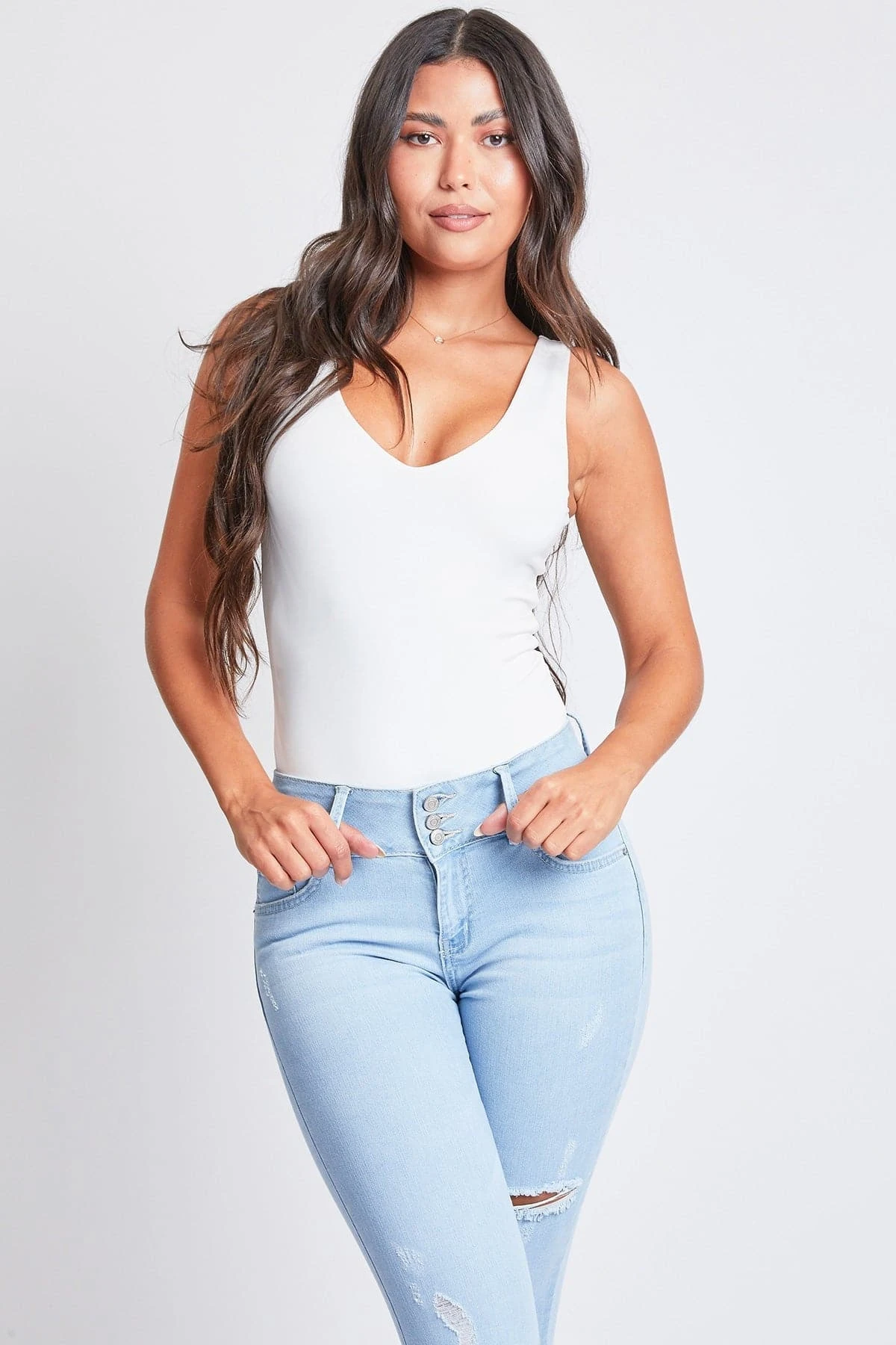 Women's Sustainable Essential Distressed Skinny Jean 16 Women's Sustainable Essential Distressed Skinny Jean - Image 14