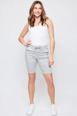 Women's Petite Elastic Bermuda With Fray Hem 38 Women's Petite Elastic Bermuda With Fray Hem -Wana Fashion Shop PM108921 SILVA 1
