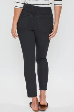 Women's Petite WannaBettaButt 3 Button Skinny Ankle Sustainable Jean 39 Women's Petite WannaBettaButt 3 Button Skinny Ankle Sustainable Jean -Wana Fashion Shop PP998651N W67 4