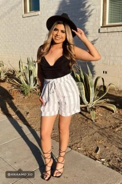 Women's Linen Shorts With Pockets -Wana Fashion Shop S2729LNCREAMSTRIPEDRAWSTRINGLINENSHORTS ANAAMG.XO 1