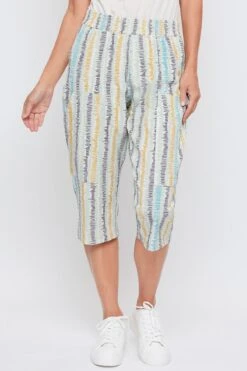 Women's Pull-On Capris With Big Pocket Detail -Wana Fashion Shop WC1106T1 NP006 2