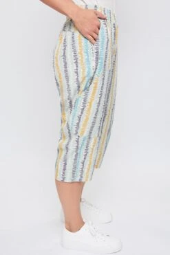 Women's Pull-On Capris With Big Pocket Detail -Wana Fashion Shop WC1106T1 NP006 3