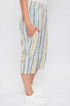 Women's Pull-On Capris With Big Pocket Detail -Wana Fashion Shop WC1106T1 NP006 4