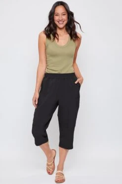 Women's Pull-On Capris With Big Pocket Detail -Wana Fashion Shop WC1106T1 BLACK 1