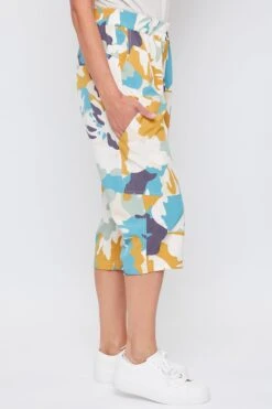 Women's Pull-On Capris With Big Pocket Detail -Wana Fashion Shop WC1106T1 CA008 4