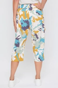 Women's Pull-On Capris With Big Pocket Detail -Wana Fashion Shop WC1106T1 CA008 5