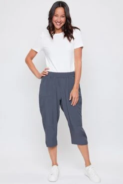 Women's Pull-On Capris With Big Pocket Detail -Wana Fashion Shop WC1106T1 GRAPH 1
