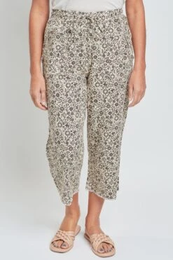 Women's High Rise Linen Capri Pant With Fray Detail -Wana Fashion Shop WC1109LN FL010 1