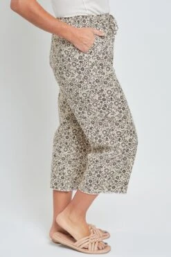 Women's High Rise Linen Capri Pant With Fray Detail -Wana Fashion Shop WC1109LN FL010 3