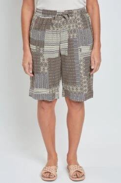 Women's Elastic Waist Bermuda With Big Patch Pockets -Wana Fashion Shop WM1088LN PA003 1