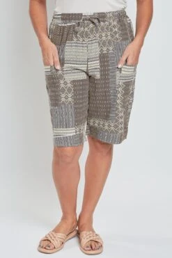 Women's Elastic Waist Bermuda With Big Patch Pockets -Wana Fashion Shop WM1088LN PA003 2