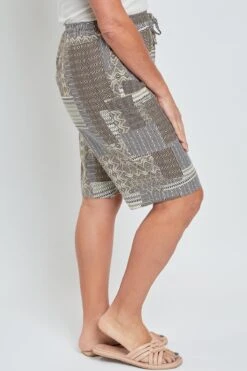 Women's Elastic Waist Bermuda With Big Patch Pockets -Wana Fashion Shop WM1088LN PA003 4