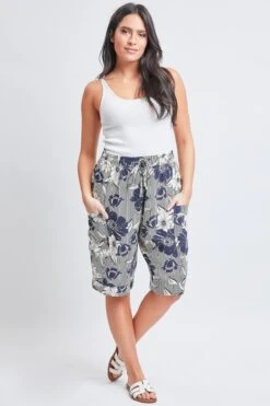 Women's Elastic Waist Bermuda With Patch Pockets