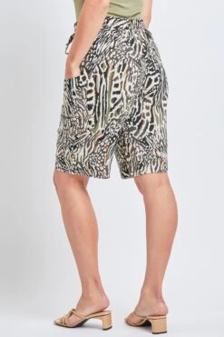 Women's Elastic Waist Bermuda With Patch Pockets -Wana Fashion Shop WM1088R1 AN013 3