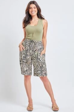 Women's Elastic Waist Bermuda With Patch Pockets -Wana Fashion Shop WM1088R1 AN013 4