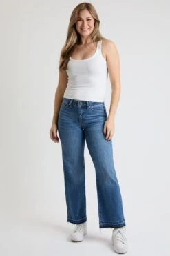 Women's High Rise Wide Leg Jeans With Raw Hem