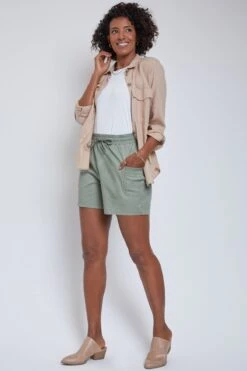 Women's Drawstring Shorts With Pleated Side Pockets