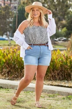 Women's Plus Size Curvy Fit High Rise Cuffed Shorts 20 Women's Plus Size Curvy Fit High Rise Cuffed Shorts -Wana Fashion Shop XS253141 L2651 LS1