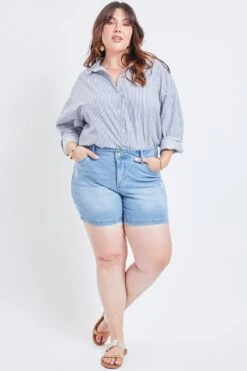 Women's Plus Size Basic 2-Button Side Slit Hem Shorts